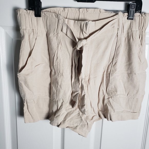 Adyson Parker Ivory Shorts - Picture 2 of 7